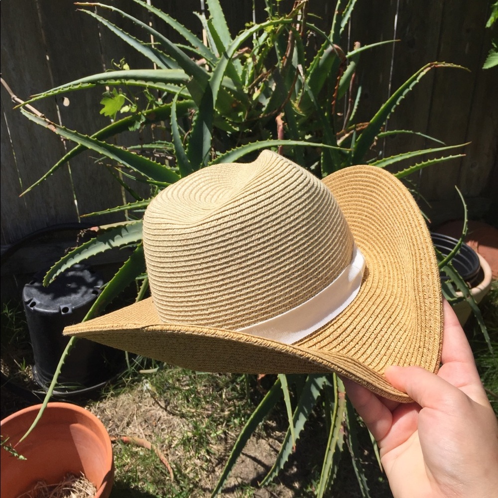 Beige summer floppy hat with white accent